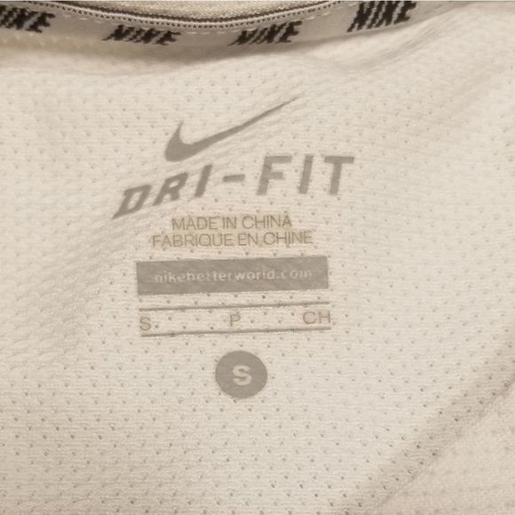 Bundle of 4 youth small sports shirts - Picture 9 of 9